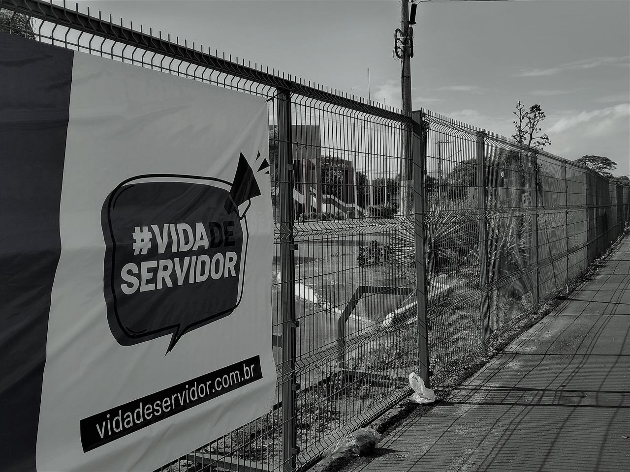 Movimento #VidaDeServidor vai das redes sociais para as ruas